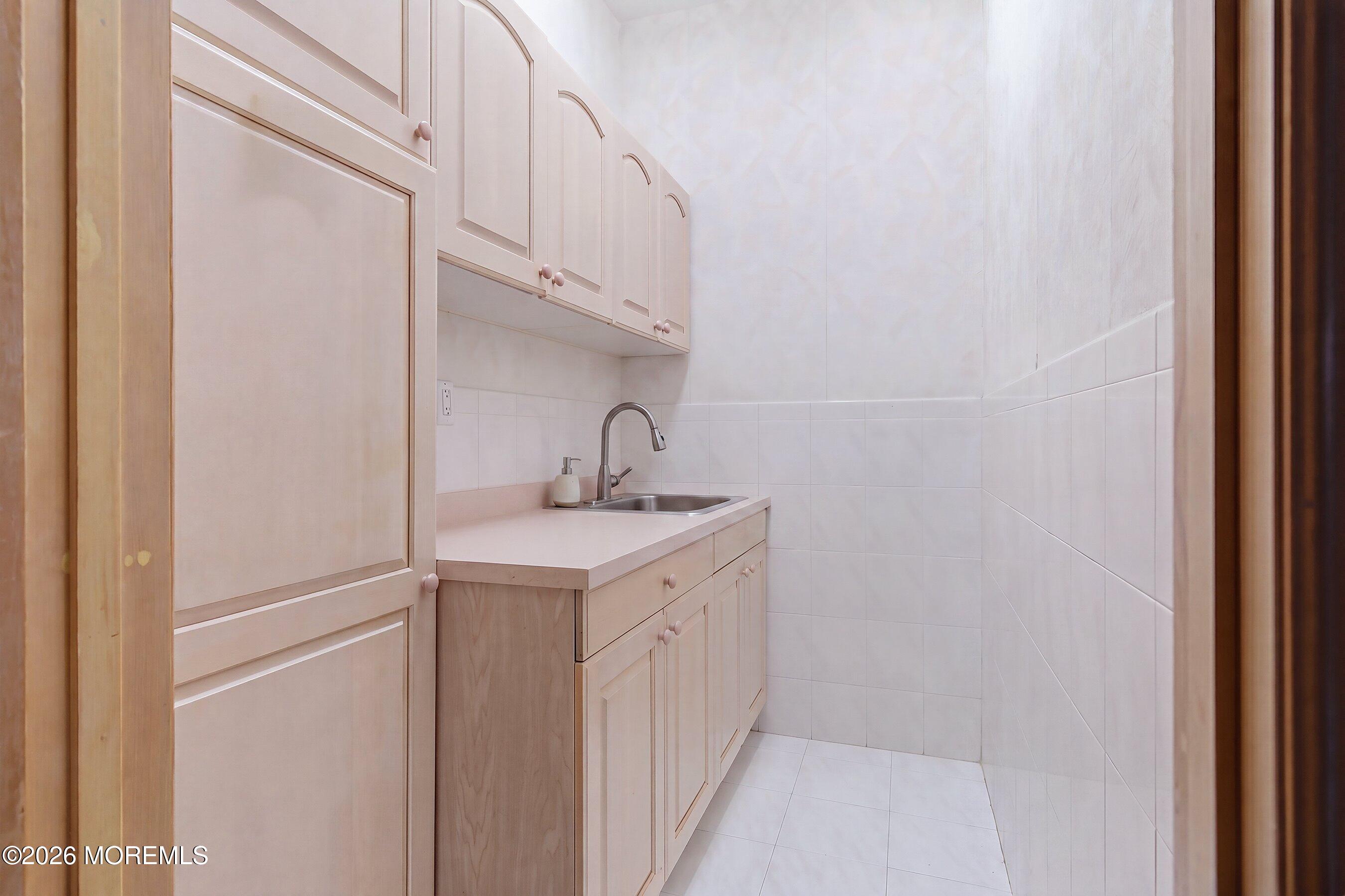 4 Thunder Lane Colts Neck, NJ 07722 - Photo 48 of 60 Garage Kitchenette