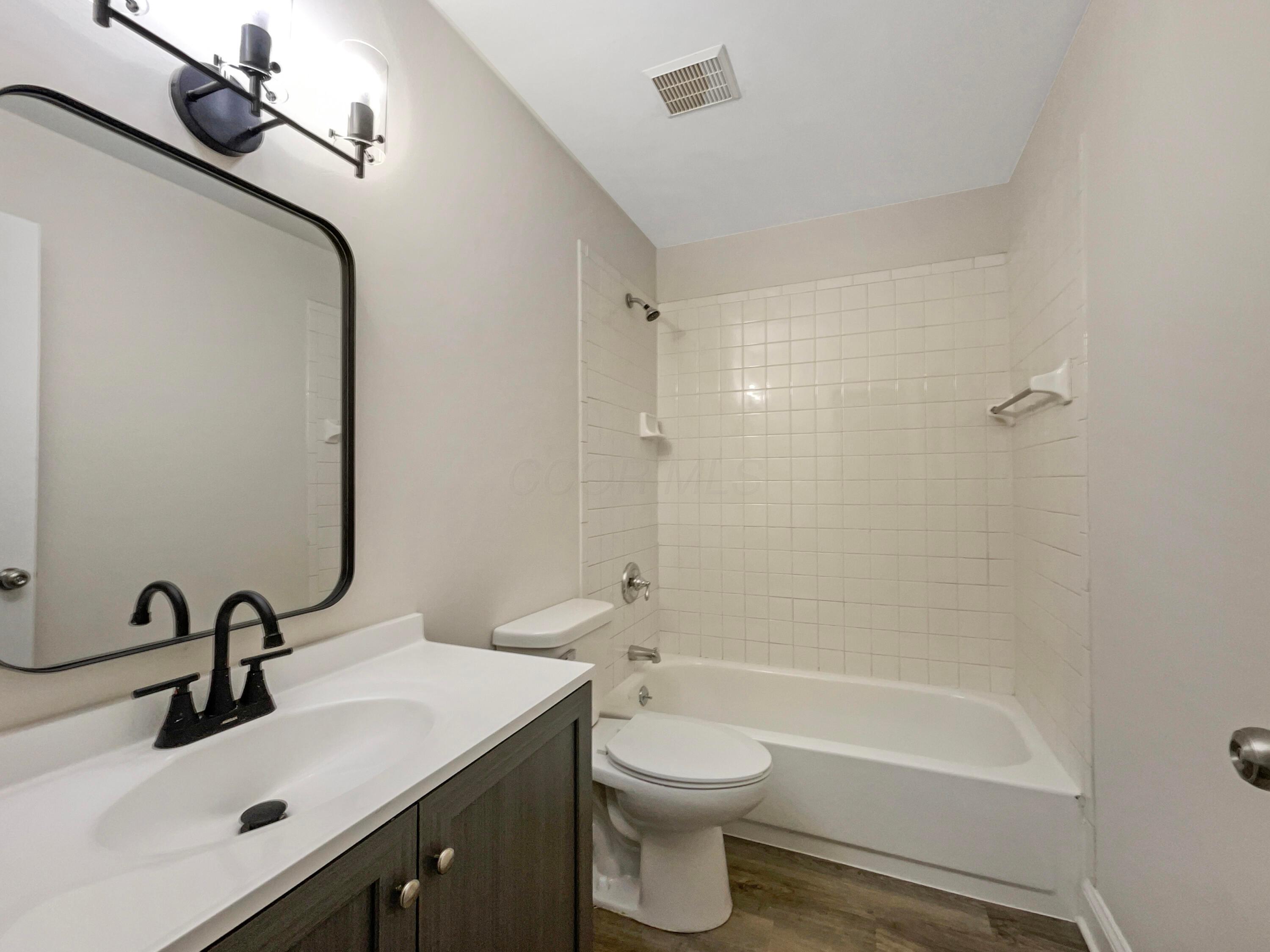 5261 Karl Road Columbus, OH 43229 - Photo 10 of 35 listing_9