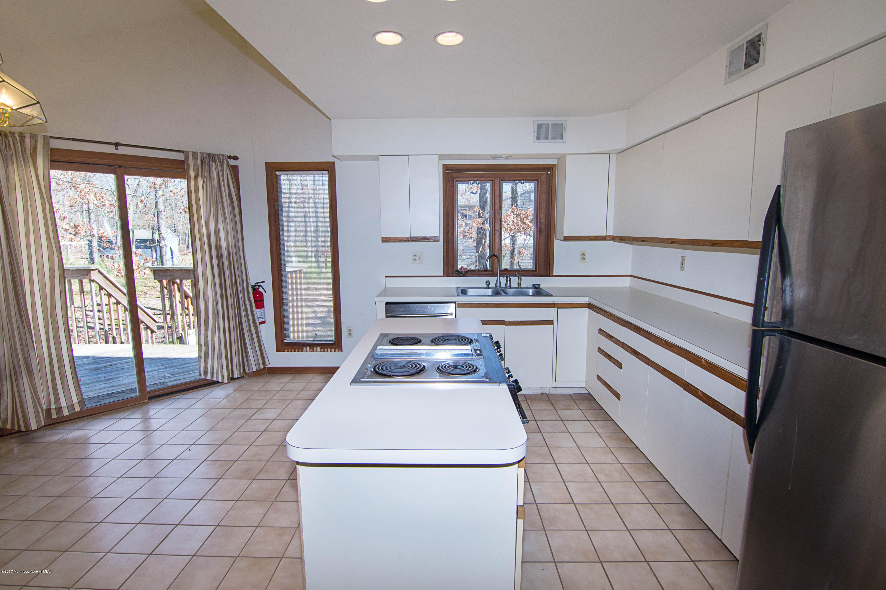 951 Toms River Road Jackson, NJ 08527 - Photo 15 of 32 _RMJ7773.jpg edit kitchen