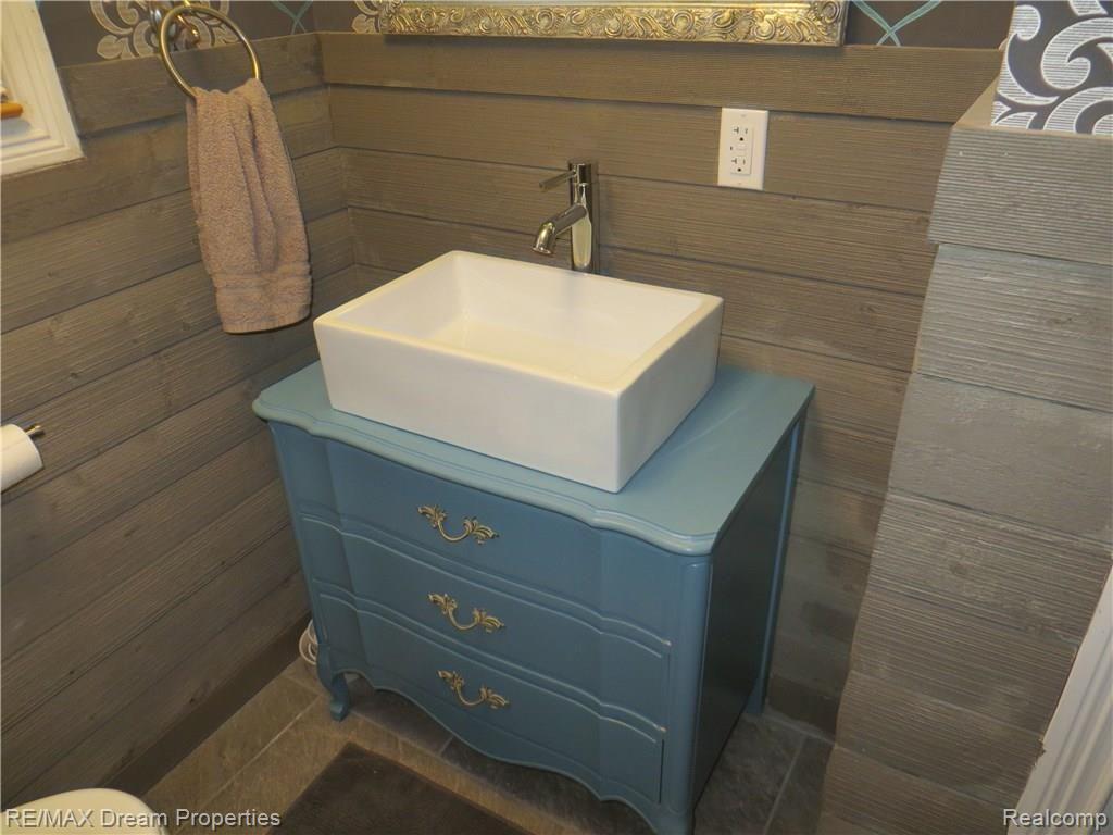 7095 Colonial Way Howell, MI 48855 - Photo 17 of 61 004.JPG