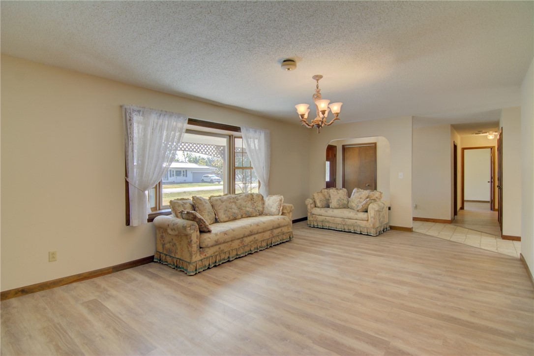 1867 South Westgate Drive Decatur, IL 62521 - Photo 7 of 36
