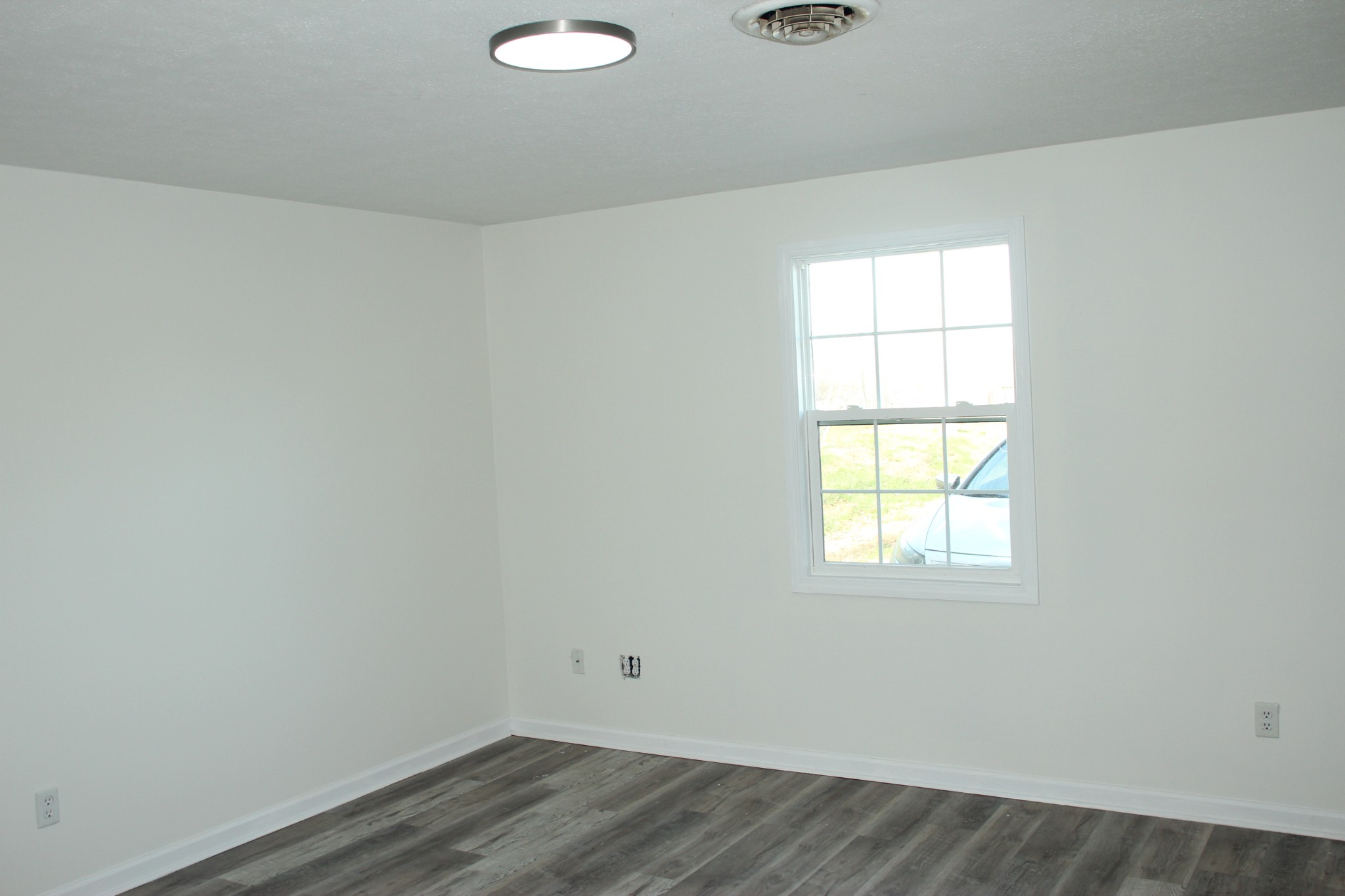 517 Bybee Branch Road, Unit 43 McMinnville, TN 37110 - Photo 8 of 14 an empty room with a window