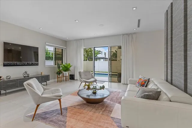 $9,900 | Doral, Doral, FL 33178