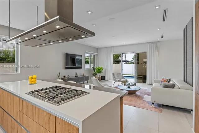 $9,900 | Doral, Doral, FL 33178