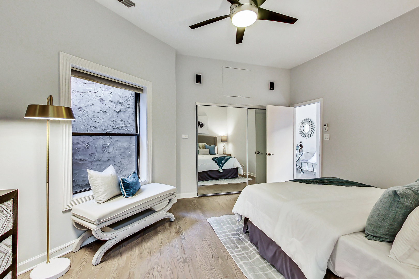 4061 North Sheridan Road, Unit 3 Chicago, IL 60613 - Photo 8 of 26 Gallery Image 8