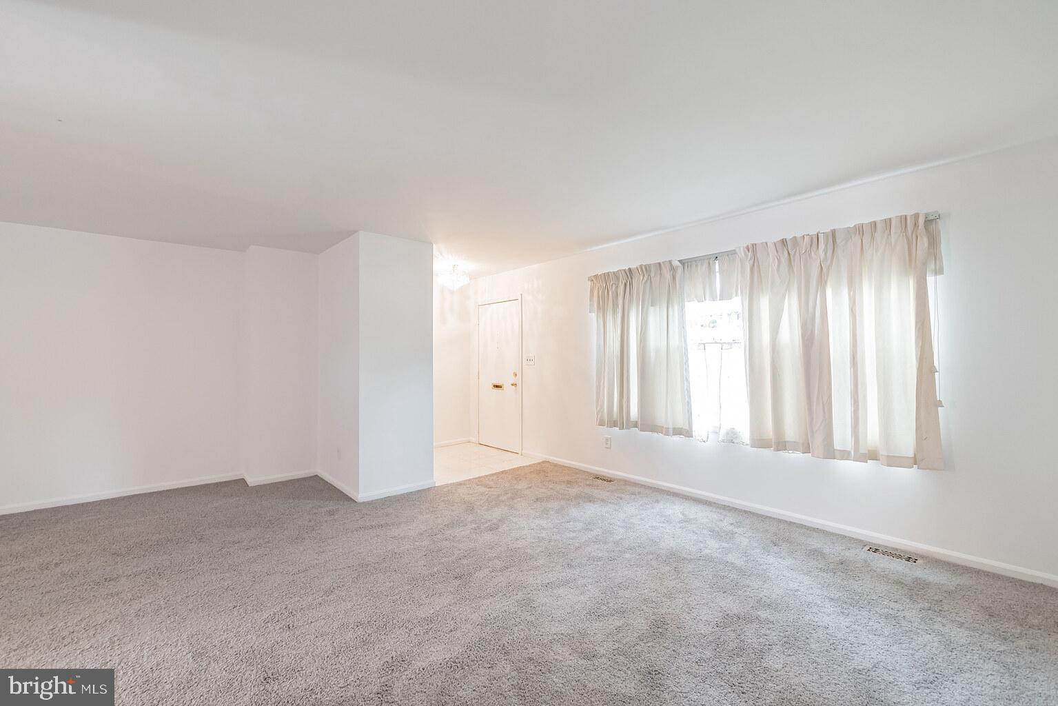 1063 Downton Road Baltimore, MD 21227 - Photo 2 of 30