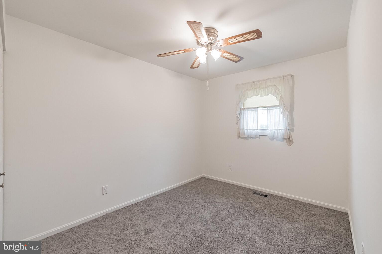 1063 Downton Road Baltimore, MD 21227 - Photo 18 of 30