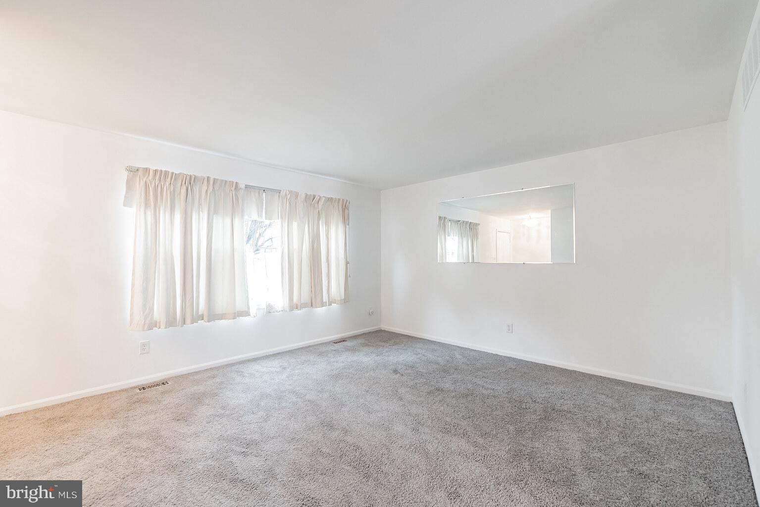1063 Downton Road Baltimore, MD 21227 - Photo 3 of 30