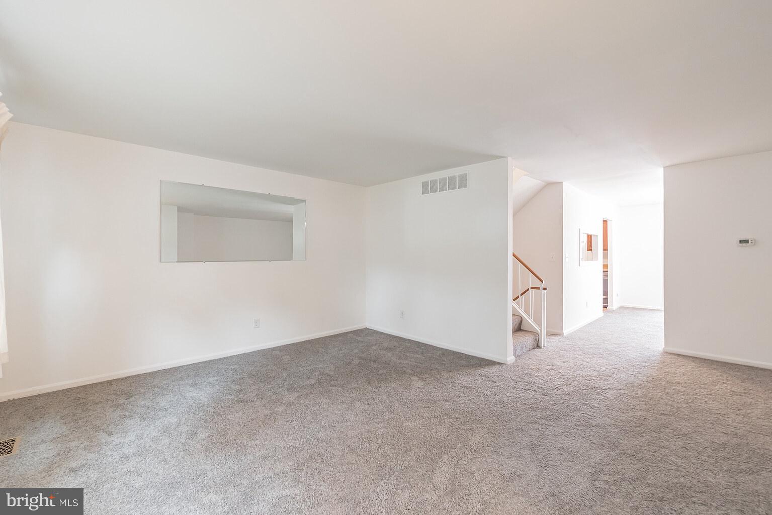 1063 Downton Road Baltimore, MD 21227 - Photo 4 of 30