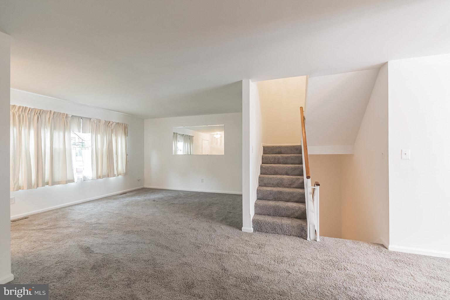 1063 Downton Road Baltimore, MD 21227 - Photo 7 of 30