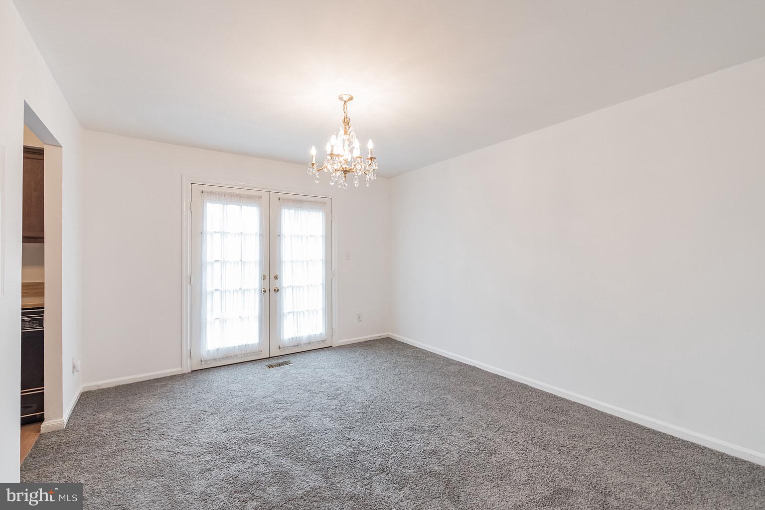 1063 Downton Road Baltimore, MD 21227 - Photo 8 of 30