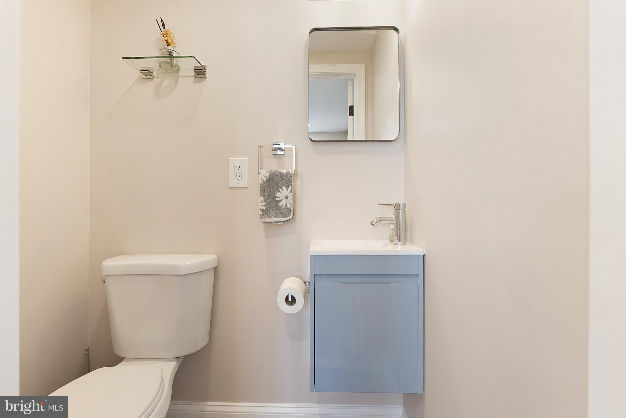 1102 Carroll Street Baltimore, MD 21230 - Photo 16 of 52 Powder room on the main floor
