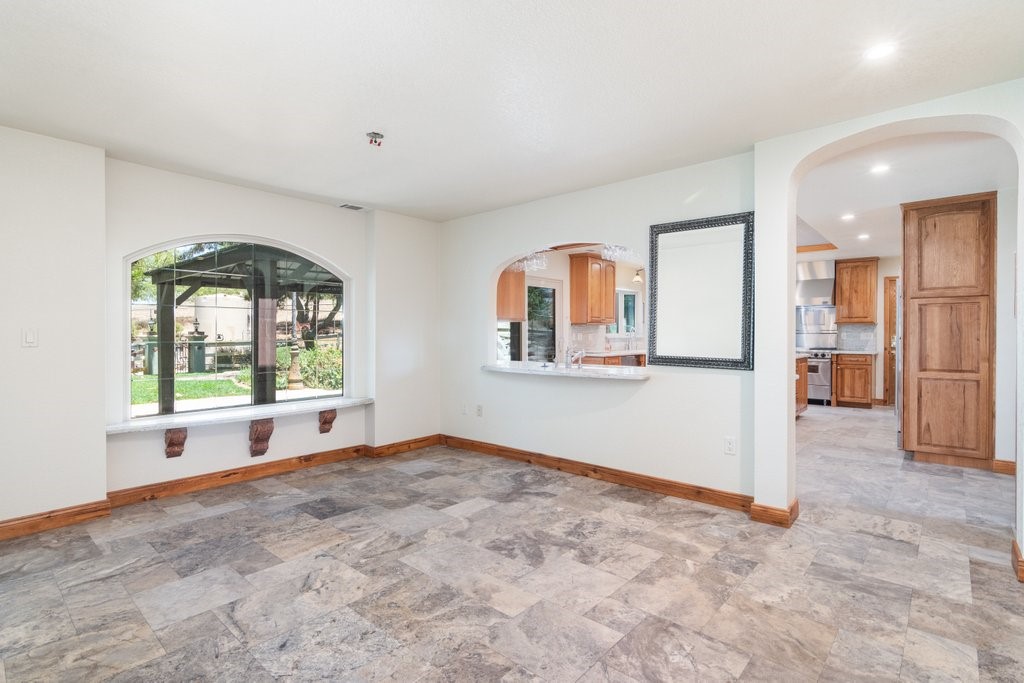 37890 Normandy Road Winchester, CA 92596 - Photo 12 of 72 Dining room
