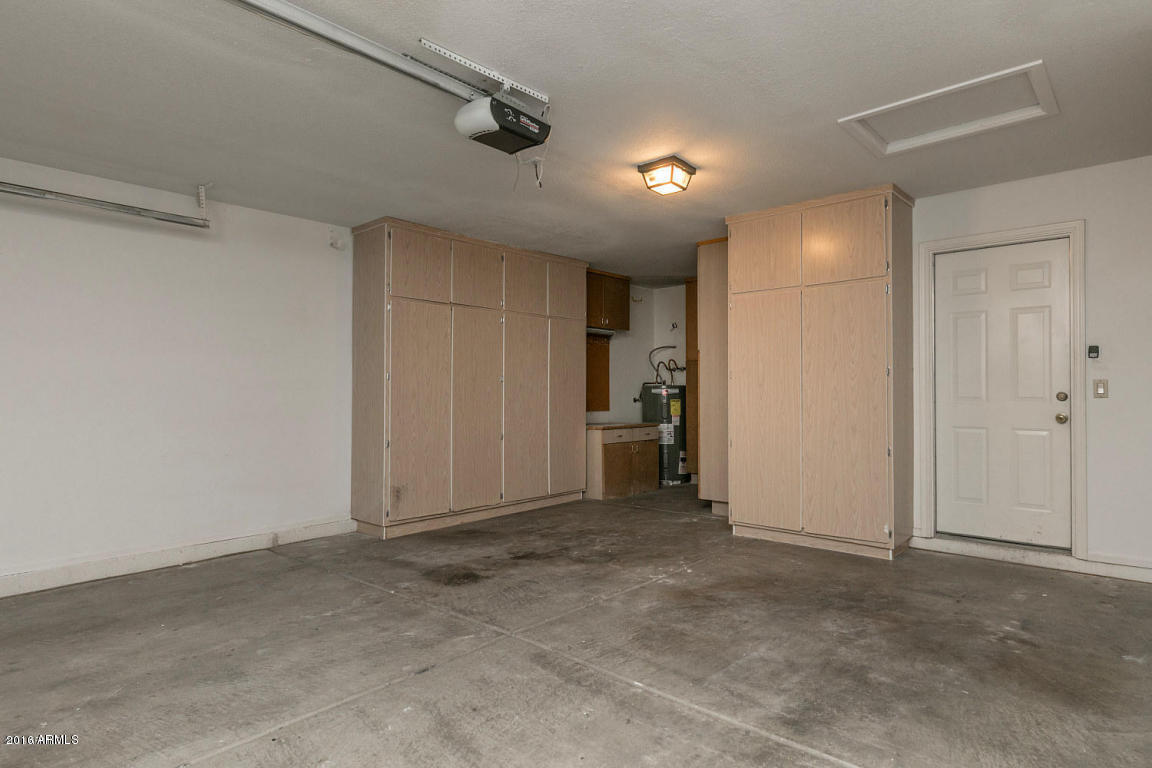 221 West Knox Road Tempe, AZ 85284 - Photo 14 of 24 221 W Knox large garage