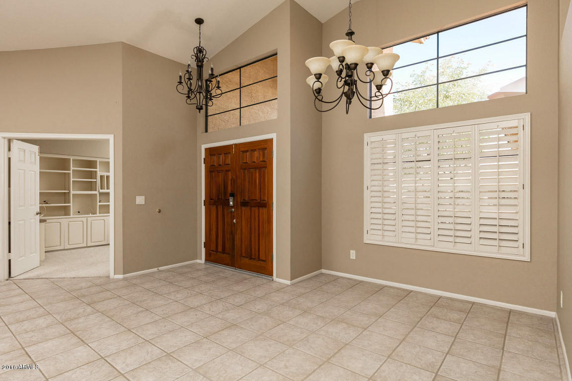 221 West Knox Road Tempe, AZ 85284 - Photo 16 of 24 221 W Knox tiled entryway