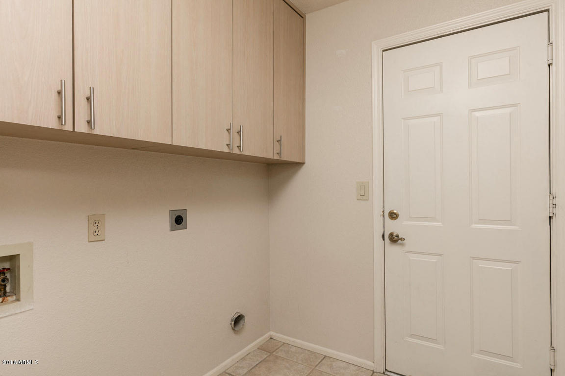 221 West Knox Road Tempe, AZ 85284 - Photo 20 of 24 221 W Knox laundry room