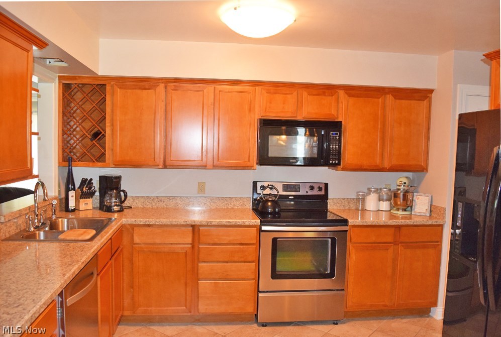 2053 Hansford Road Cleveland, OH 44124 - Photo 6 of 22 Gallery Image 6