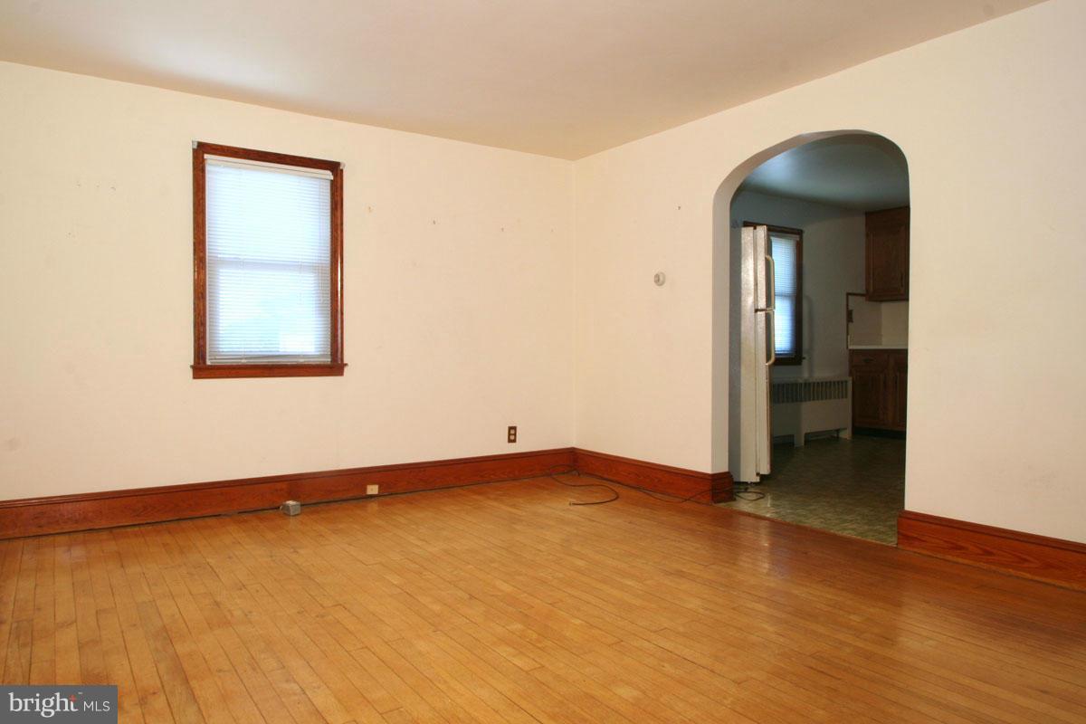 2600 McComas Road White Hall, MD 21161 - Photo 5 of 30 Living Room