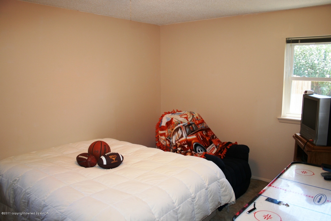 2826 Lloyd Drive Amarillo, TX 79110 - Photo 14 of 18 a bedroom with a bed and a window