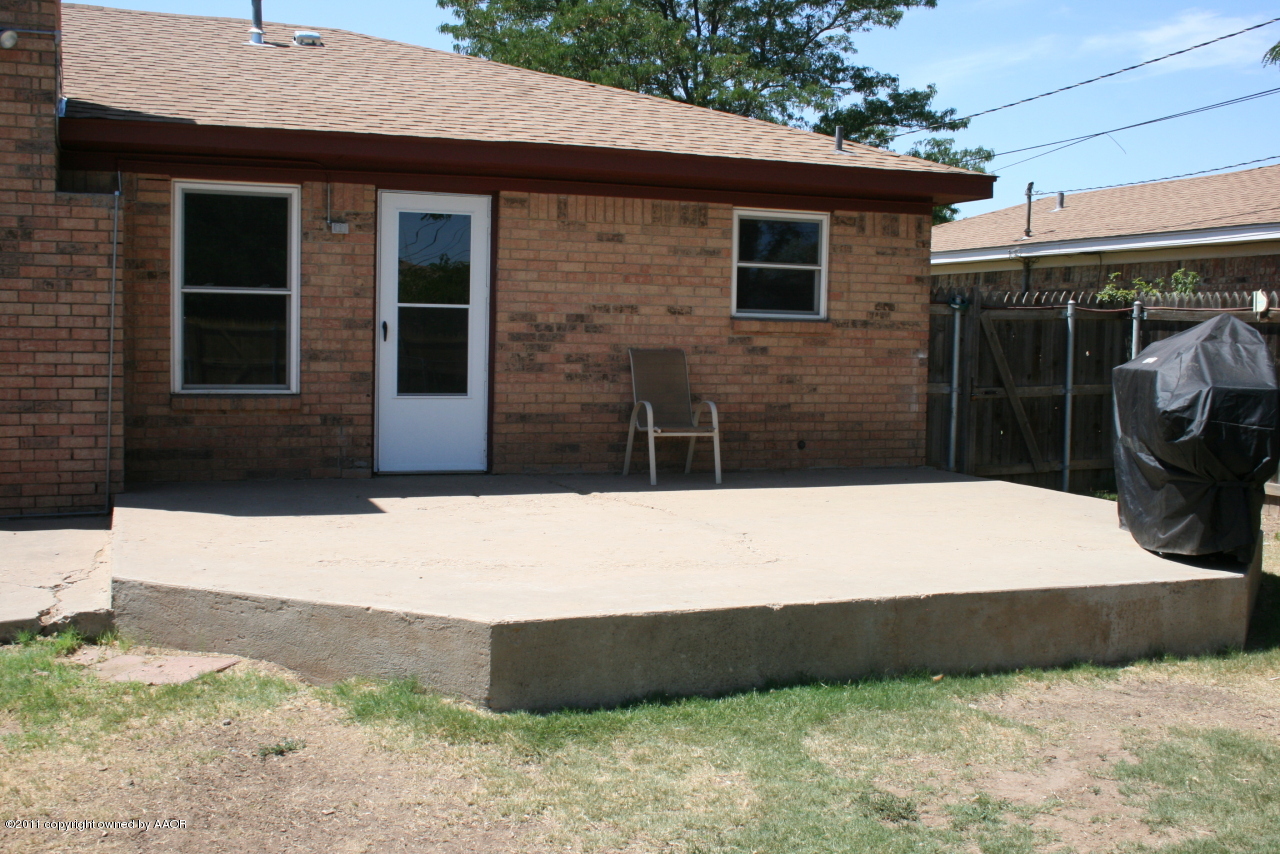 2826 Lloyd Drive Amarillo, TX 79110 - Photo 15 of 18 a view of house with backyard