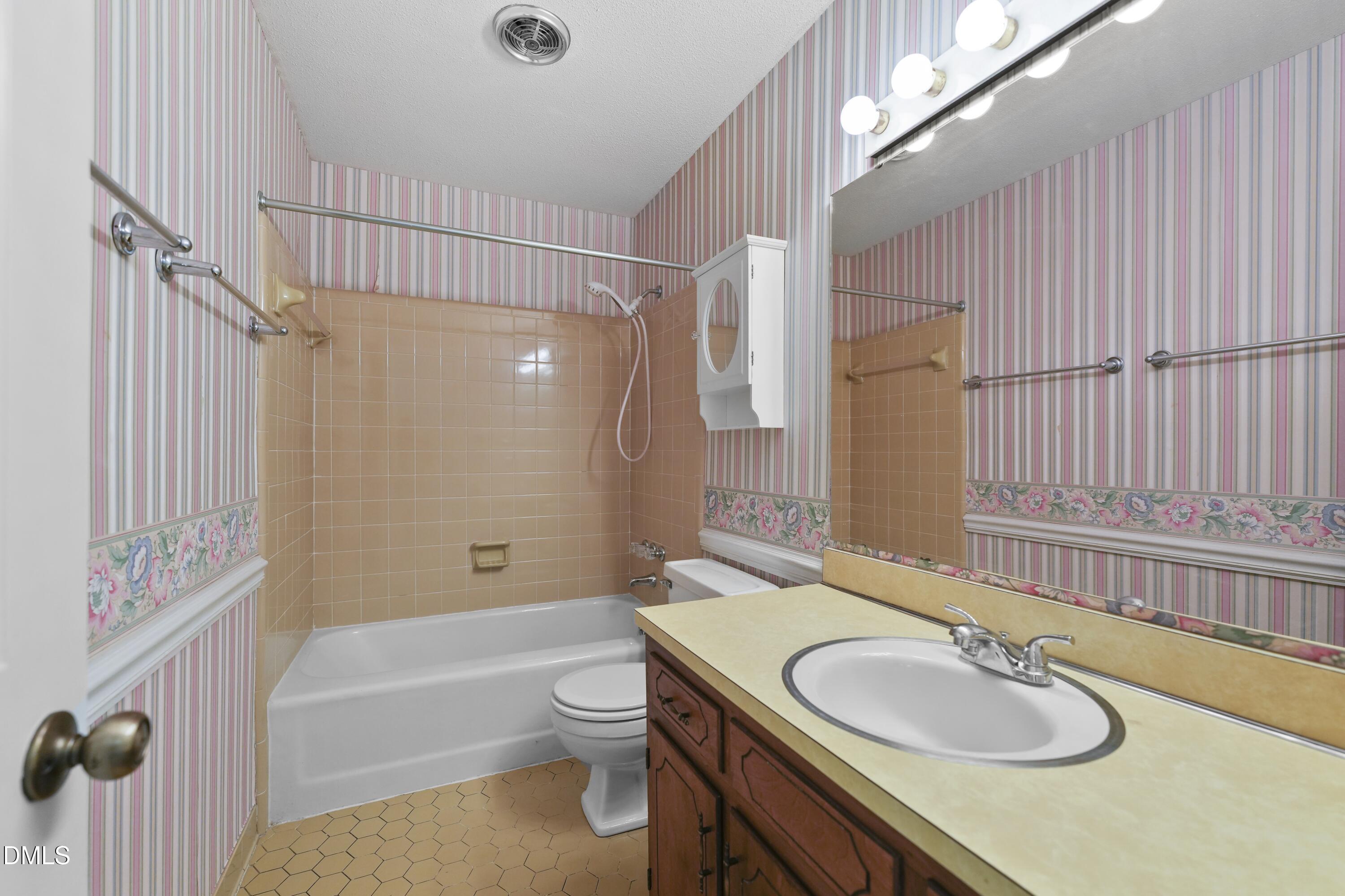 3307 Roundtree Court Raleigh, NC 27607 - Photo 13 of 27 Full Bath