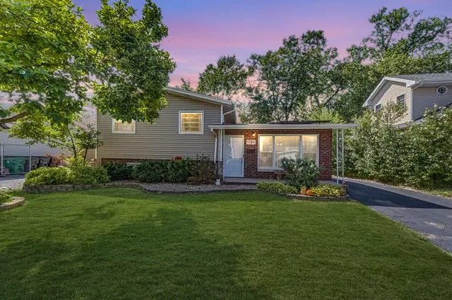$300,000 | 17374 70th Avenue, Tinley Park, IL 60477