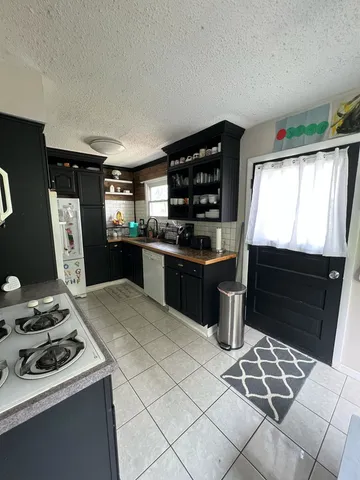 $300,000 | 17374 70th Avenue, Tinley Park, IL 60477