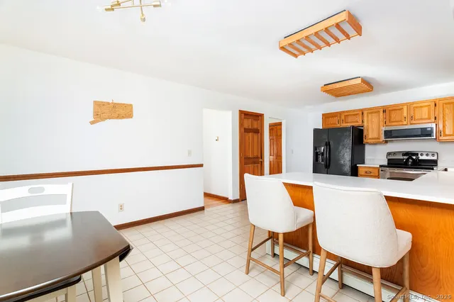 $670,000 | 8 Phoebee Lane, Brookfield, CT 06804