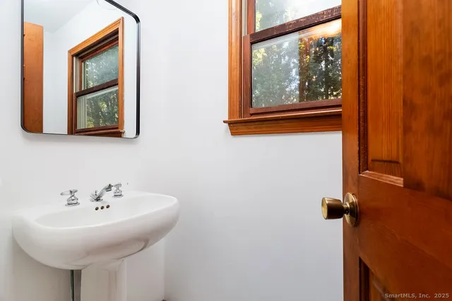 $670,000 | 8 Phoebee Lane, Brookfield, CT 06804