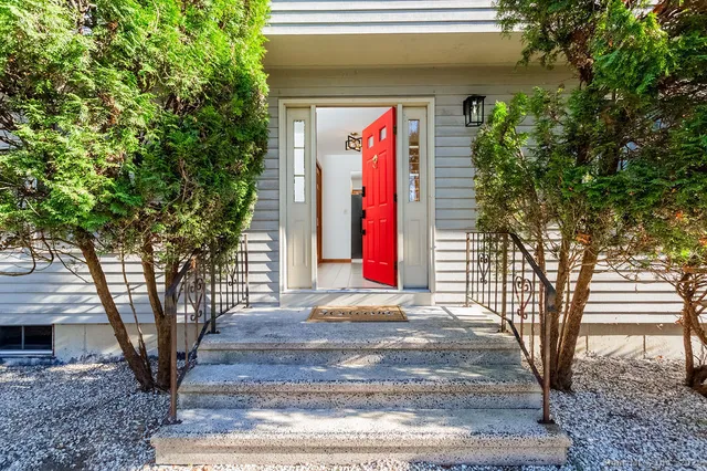 $670,000 | 8 Phoebee Lane, Brookfield, CT 06804