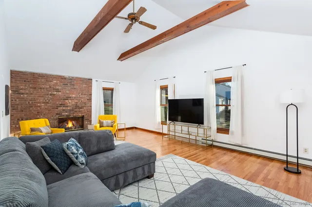 $670,000 | 8 Phoebee Lane, Brookfield, CT 06804