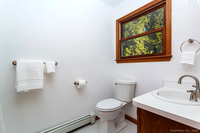 $670,000 | 8 Phoebee Lane, Brookfield, CT 06804