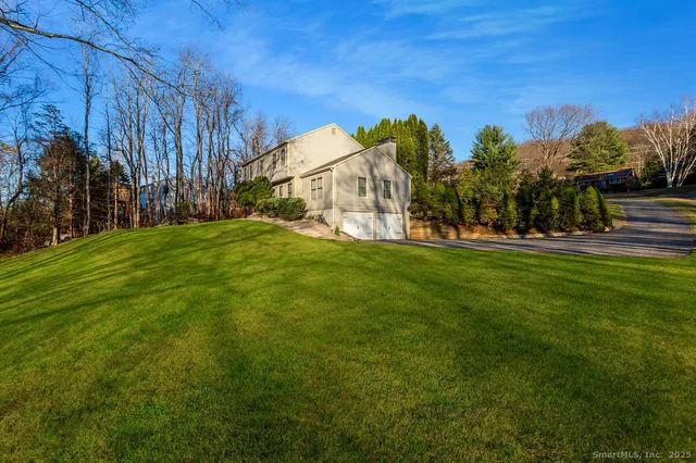 $670,000 | 8 Phoebee Lane, Brookfield, CT 06804