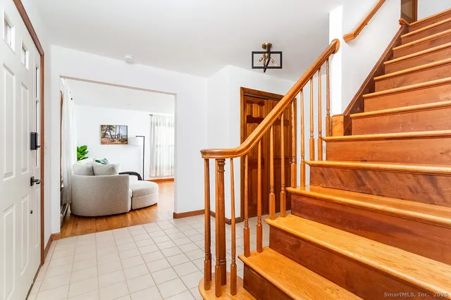 $670,000 | 8 Phoebee Lane, Brookfield, CT 06804