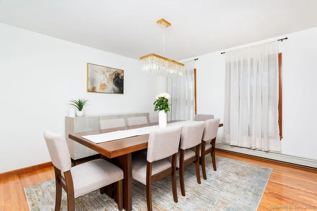 $670,000 | 8 Phoebee Lane, Brookfield, CT 06804