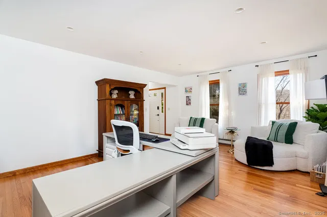 $670,000 | 8 Phoebee Lane, Brookfield, CT 06804