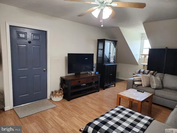 $1,650 | 615 Adams Street, Unit 1, Riverside, NJ 08075