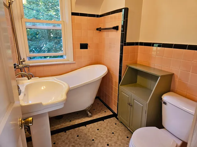 $1,000 | 702 Leland Court, Adrian, MI 49221