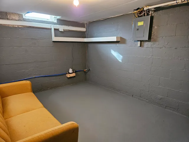 $1,000 | 702 Leland Court, Adrian, MI 49221