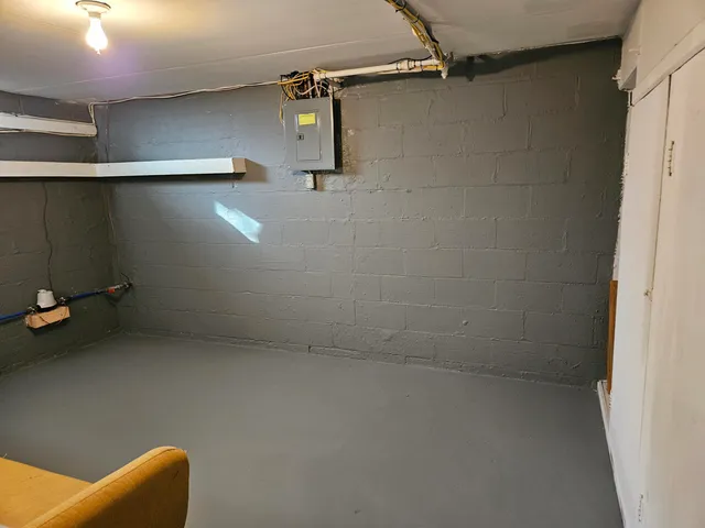 $1,000 | 702 Leland Court, Adrian, MI 49221