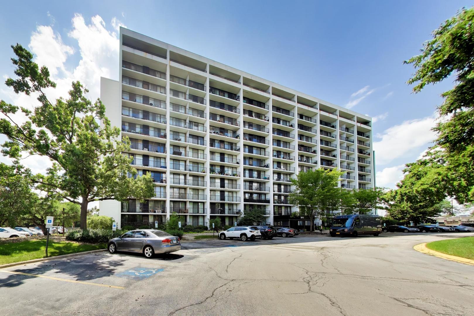 2015 South Finley Road, Unit 512 Lombard, IL 60148 - Photo 1 of 46 Gallery Image 1