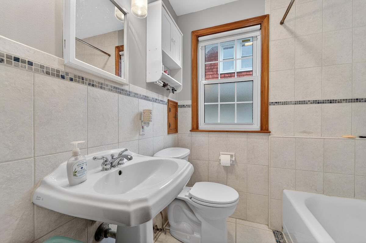 2814 Lasalle Street Racine, WI 53402 - Photo 9 of 19 Full Family Bath