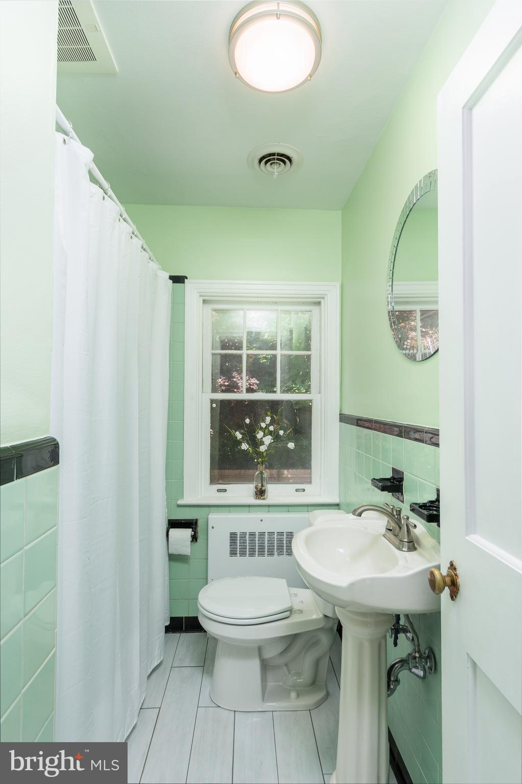 50 Riverside Avenue Lancaster, PA 17602 - Photo 25 of 36 Rennovated bath