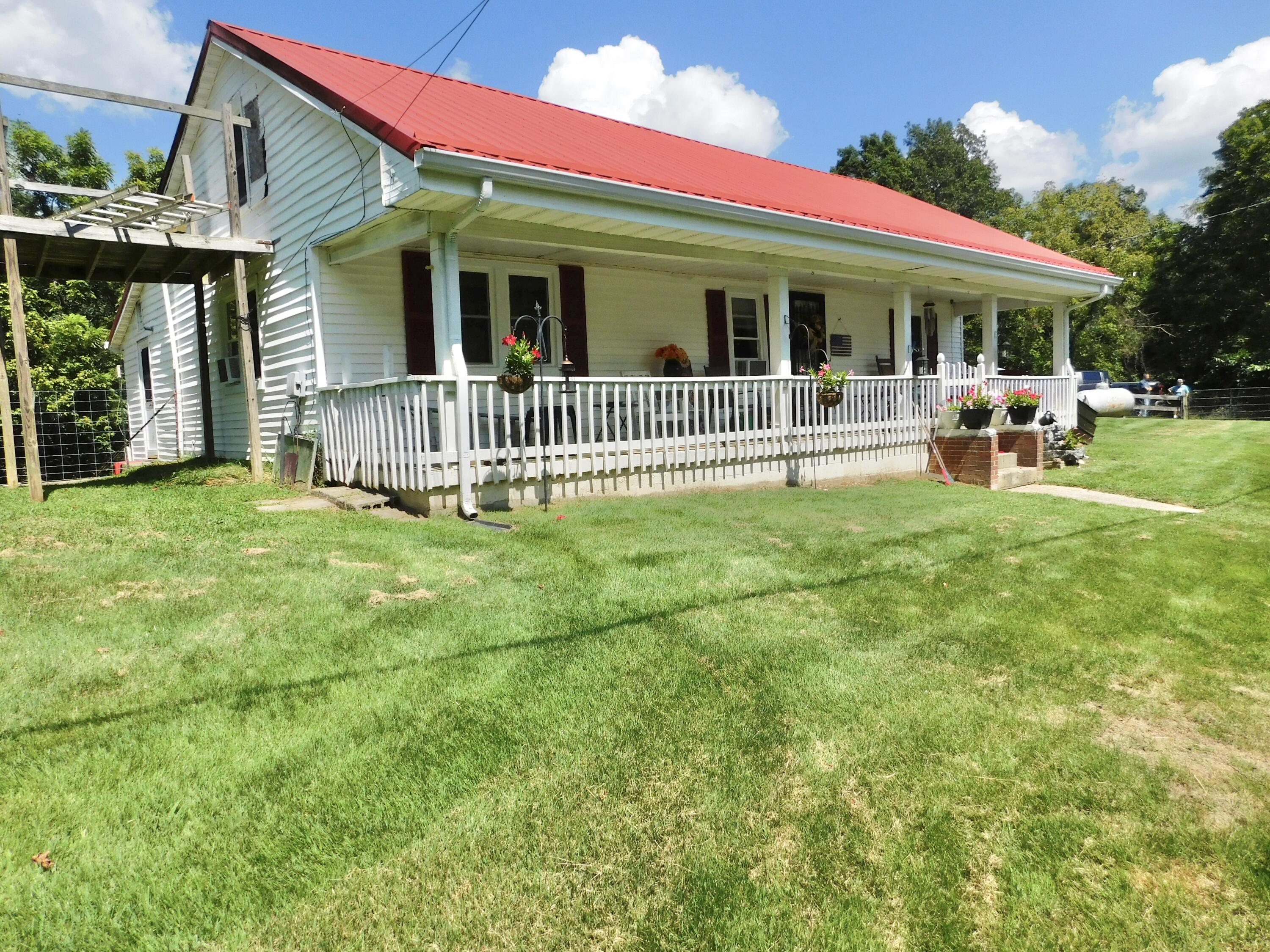 590 Webb Road Irvine, KY 40336 - Photo 8 of 31 2904C28E-0278-46E5-873F-639686F6CA93_1_2