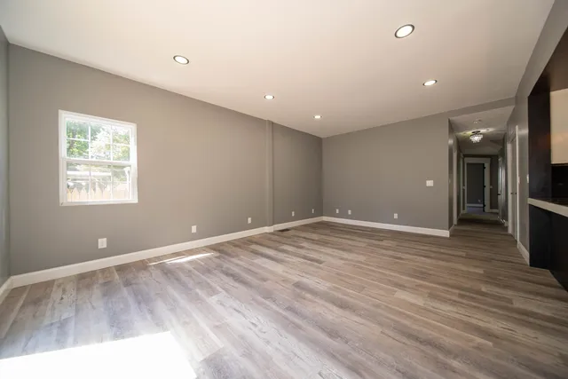 $2,300 | 817 West 5th Street, Anderson, IN 46016