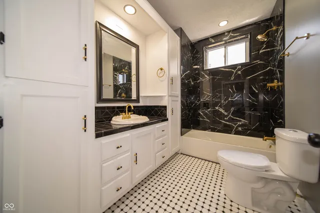 $2,300 | 817 West 5th Street, Anderson, IN 46016