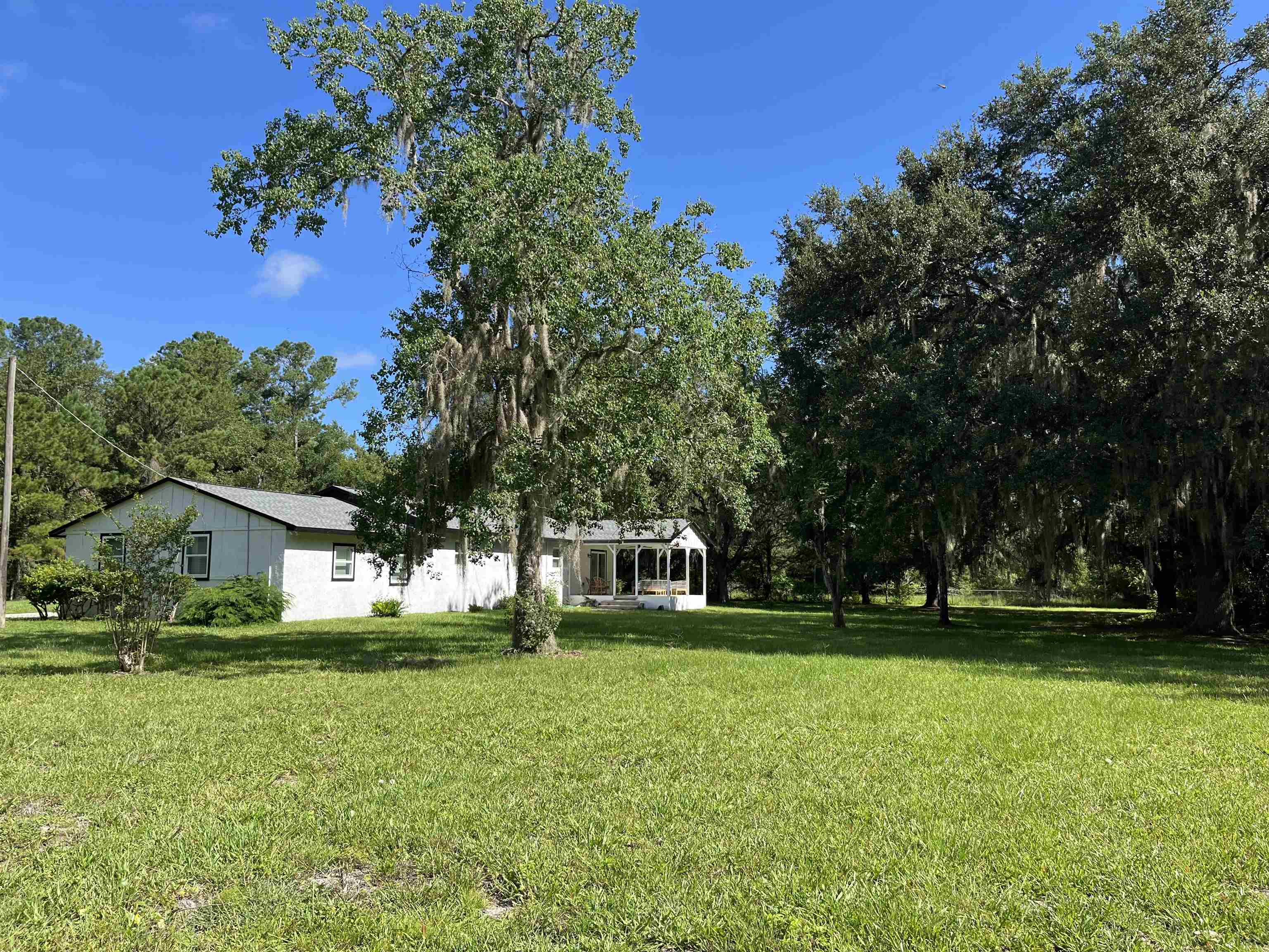 5200 Choctaw Street St. Augustine, FL 32092 - Photo 4 of 29 a house view with a garden space