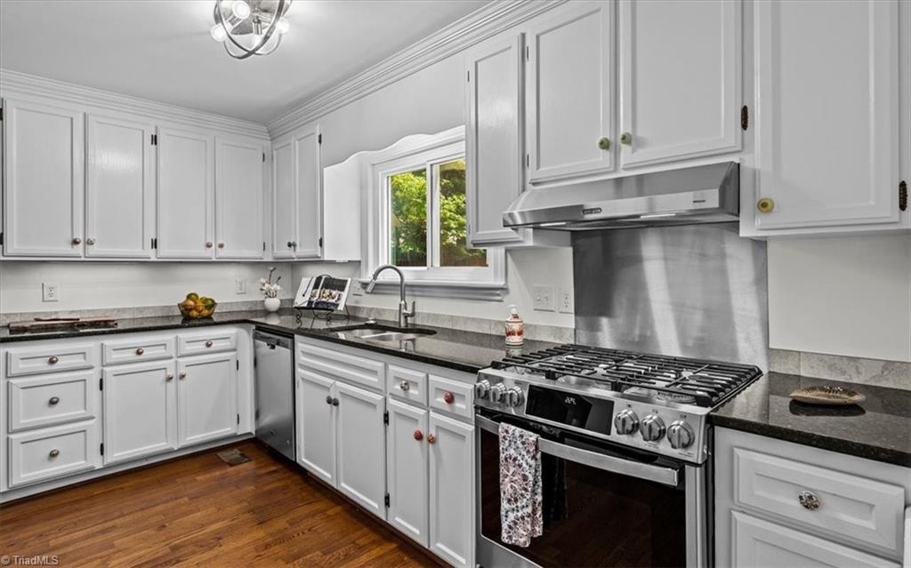 1608 Fox Hollow Road Greensboro, NC 27410 - Photo 7 of 44 Gas Range with vent