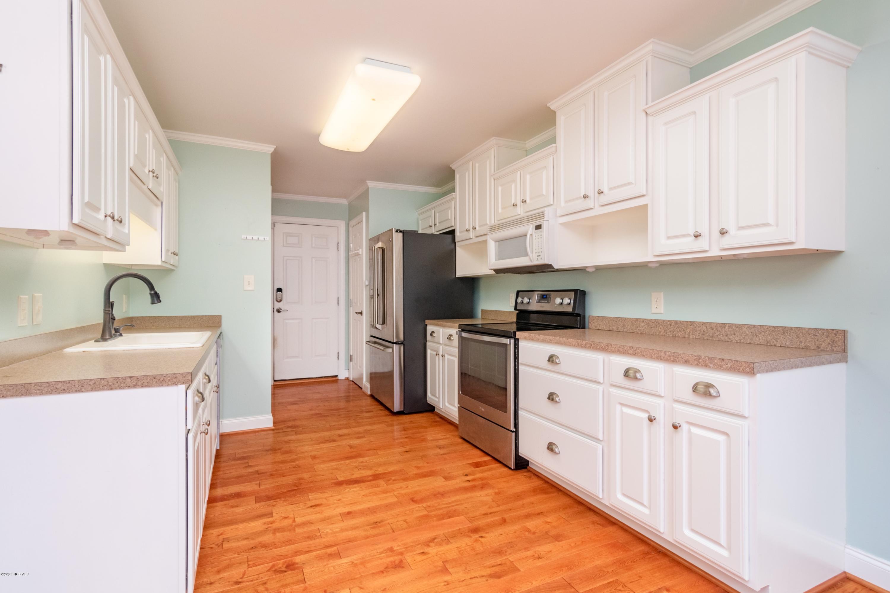 117 Pirate Cove Road Washington, NC 27889 - Photo 11 of 27 013 Kitchen
