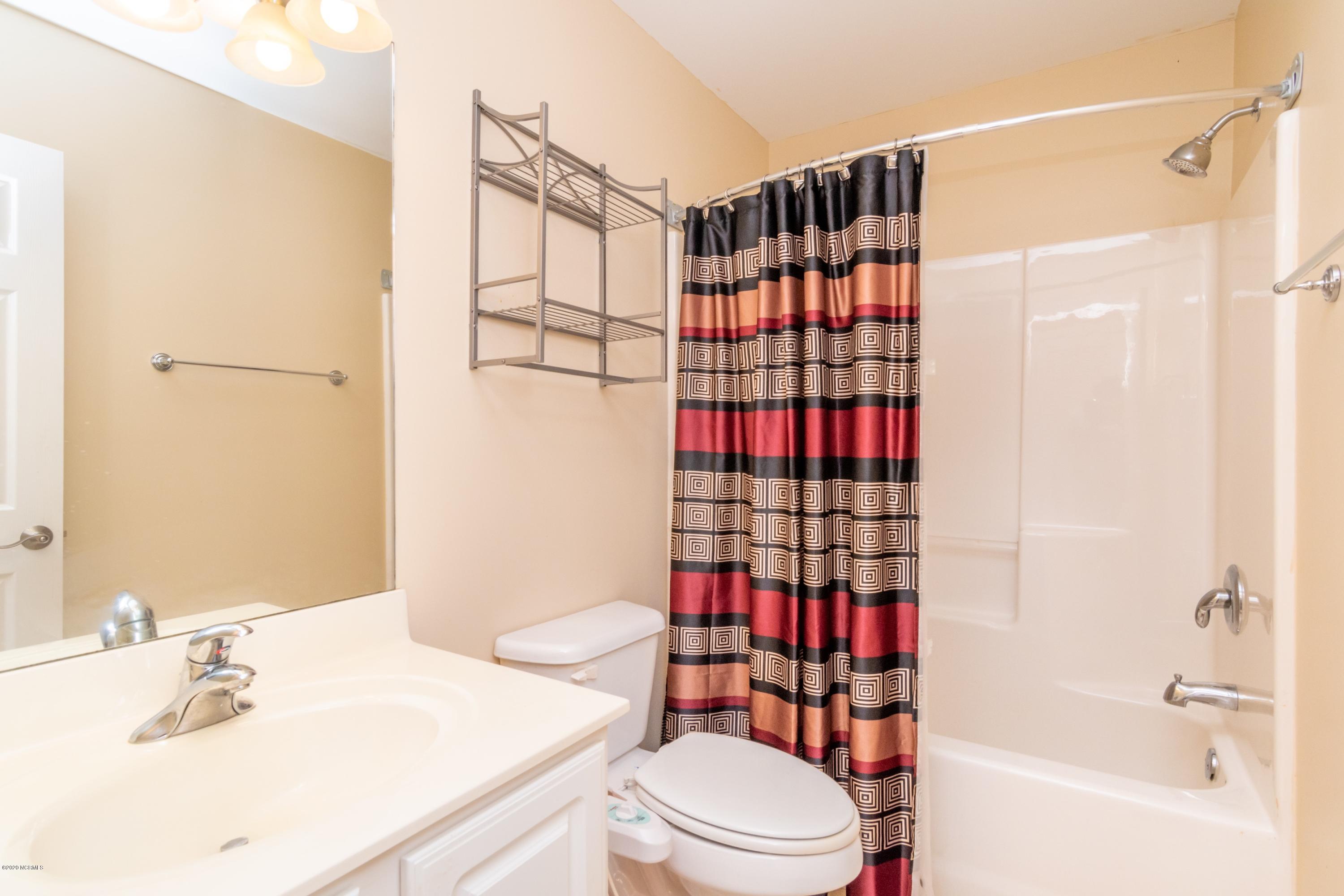 117 Pirate Cove Road Washington, NC 27889 - Photo 21 of 27 023 Guest Bath